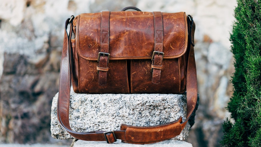 A Man Purse, Better Known As A Murse, Is A Modern Fashion Accessory For Men. It Is Essentially A Handbag Or Clutch Carried By Men. While The Idea May Seem A Bit Strange To Some People, Google And Other Major Brands Have Recently Been Offering Products In The Style Of The Man Purse.